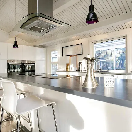 Six-bedroom In Holiday home *