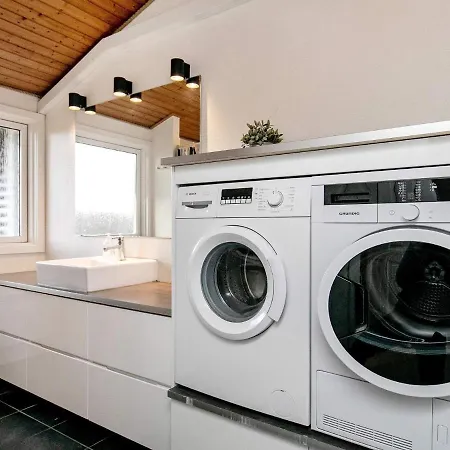 Six-bedroom In