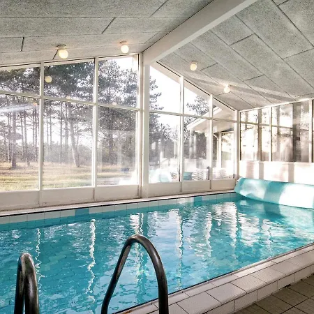 Six-bedroom In Holiday home