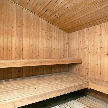 Six-bedroom In *