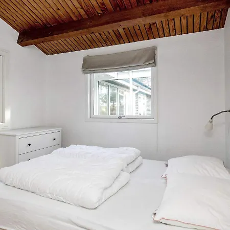 Six-bedroom In Holiday home *