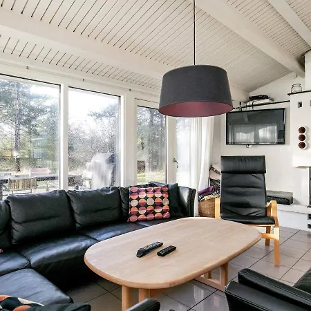Six-bedroom In *