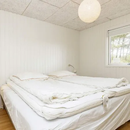 Six-bedroom In Holiday home