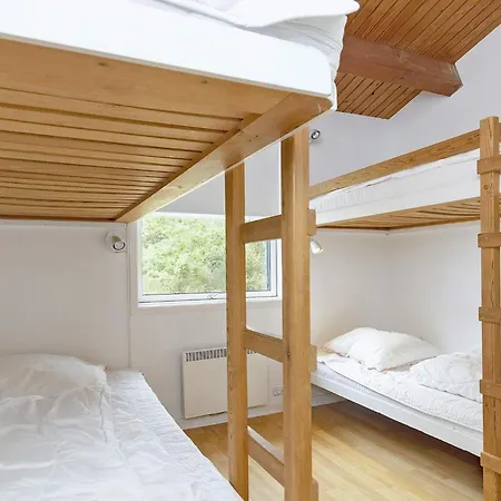 Six-bedroom In *