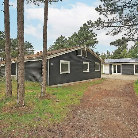 Holiday home Six-bedroom In