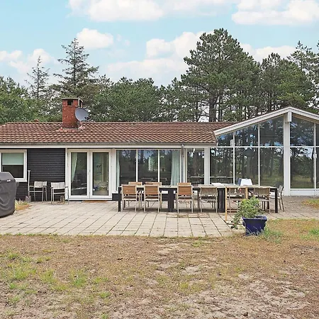 Six-bedroom In Holiday home Humble